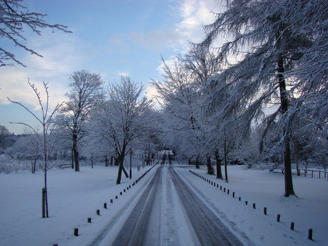 https://ariaclimate.com/site/wp-content/uploads/2014/05/Snowy_driveway_to_Torrance_House_-_geograph.org_.uk_-_970449.jpg